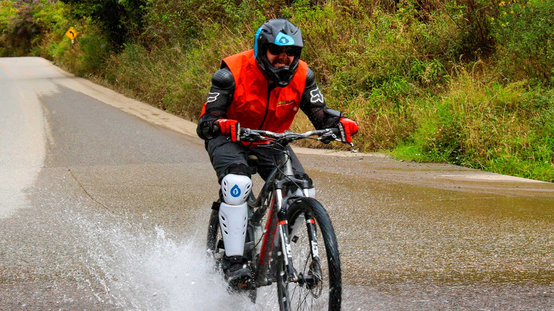 Downhill biking from Abra Málaga to the jungle | Conde Travel Adventures