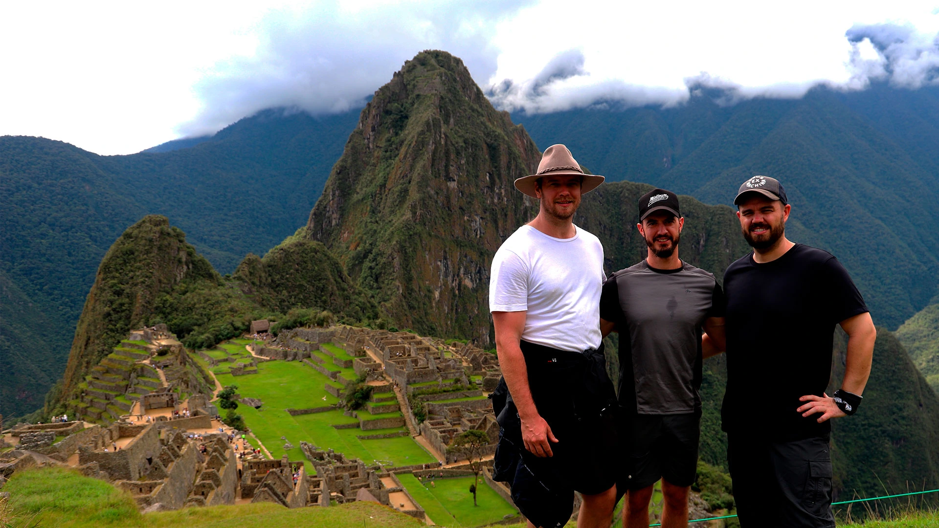 Tourists posing in front of the Machu Picchu citadel from a viewpoint | Conde Travel Adventures