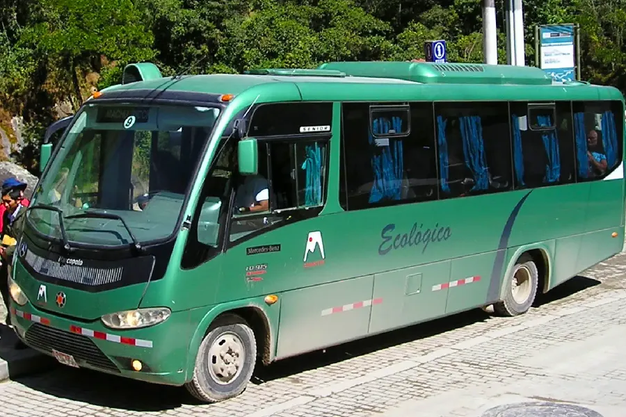 Bus Climbing to Machu Picchu (Llaqta) | Conde Travel Adventures