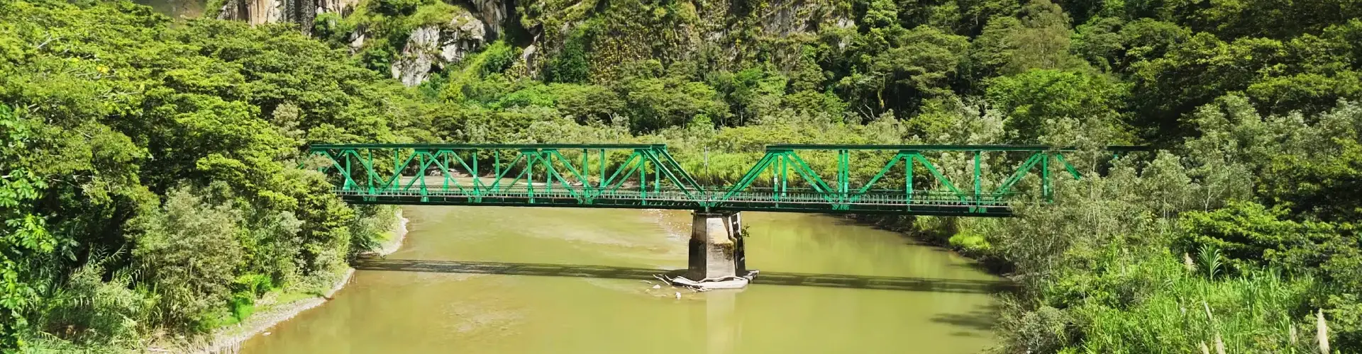 Hikers crossing the trail near the Hydroelectric Bridge on the way to Machu Picchu | Conde Travel Adventures