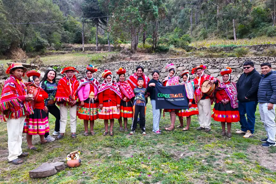 Visitors sharing a cultural experience with the Willoq community in Cusco wearing traditional Andean clothing | Conde Travel Adventures