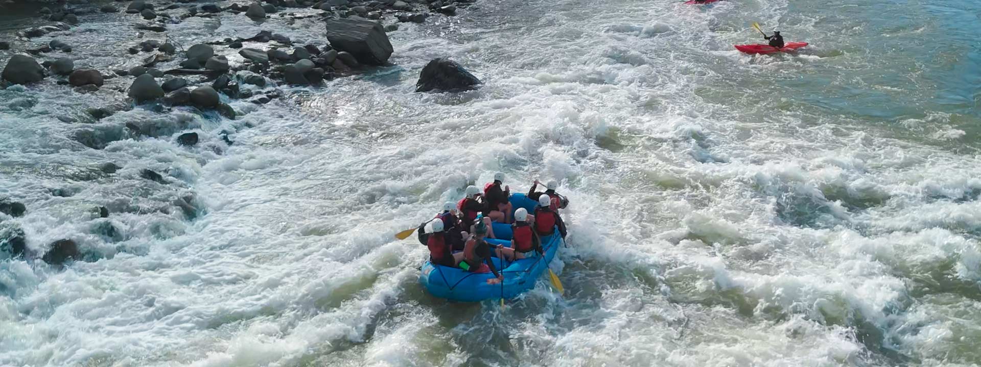 Tourists enjoying whitewater rafting in the Inca Jungle | Conde Travel Adventures