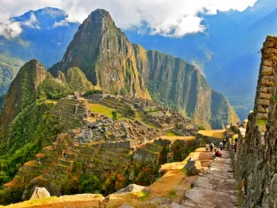 Panoramic view of Machu Picchu ruins from upper terrace with clear skies | Conde Travel Adventures