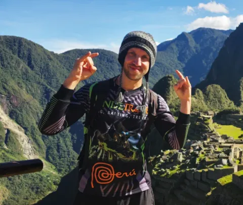 Essential information about Conde Travel Adventures, a local travel agency in Peru